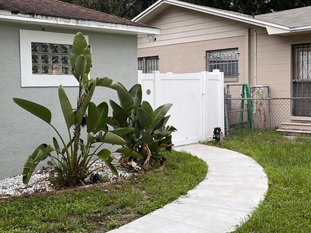 Casa Familia Martino 5 Lägenhet Tampa Exteriör bild